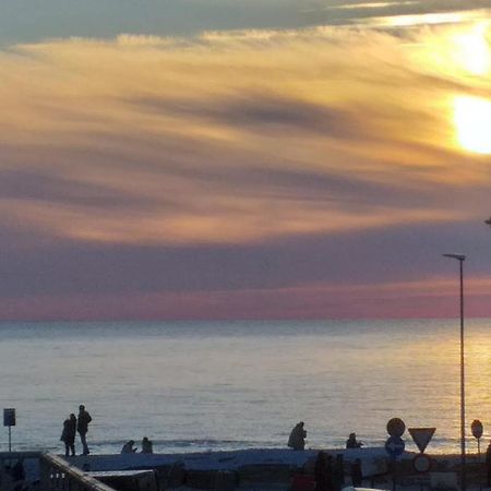 Affreschi Sul Mare Hotel Marina Di Pisa Buitenkant foto