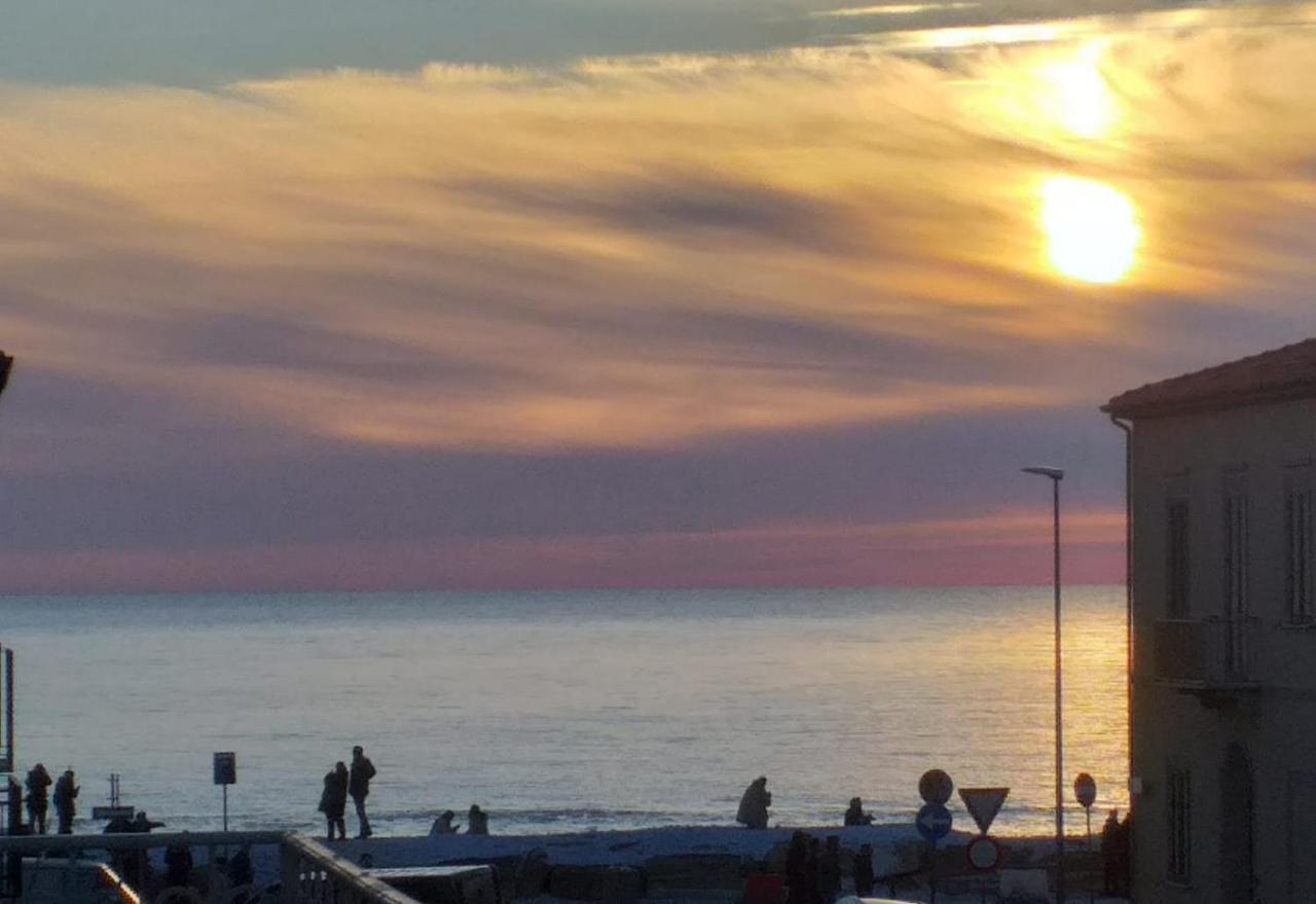 Affreschi Sul Mare Hotel Marina Di Pisa Buitenkant foto